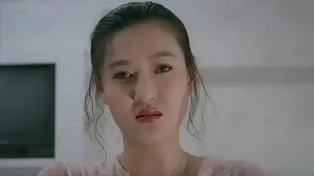 18岁一脱成名,29岁跳楼,"四大癫王"陈宝莲的故事没有那么简单