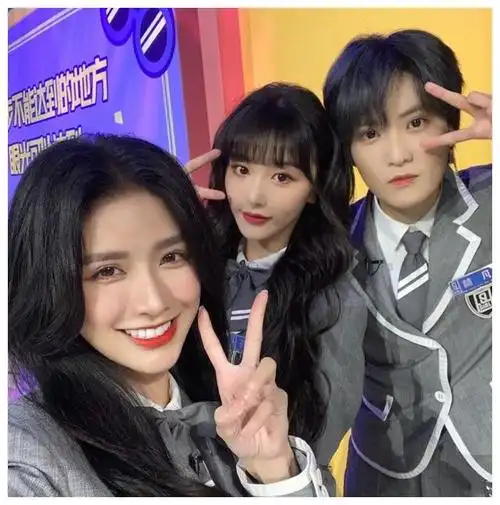 蔡卓宜参加《非日常派对》,晒婧妹们合照,太有回忆了