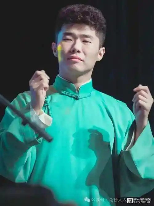 互相伤害孟鹤堂调侃周九良光头被周九良回怼网友直呼笑不活太逗乐