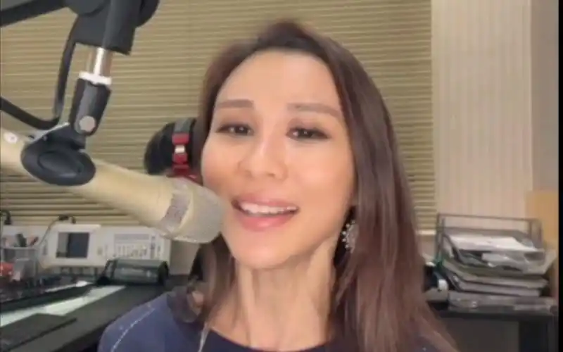 活动作品台湾女歌手林凡微博直播翻唱戴佩妮的单身潜逃