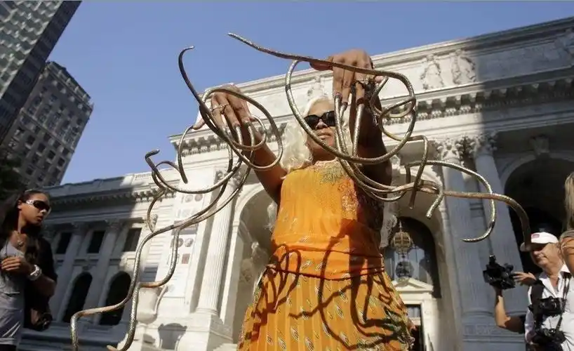 漂亮的世界最长指甲!