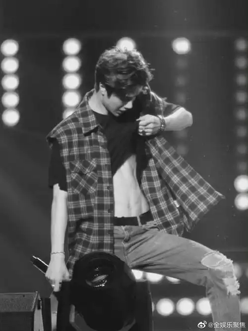 好东西当然要大家就要一起分享啦676767王一博腹肌