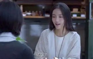 电视剧《致青春》中的阮莞是出车祸死的,具体剧情介绍:施洁自杀被及时