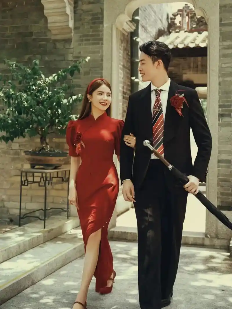 看看是不是你要找的喜嫁风婚纱照.#婚纱照风格推荐  男婚女嫁 - 抖音