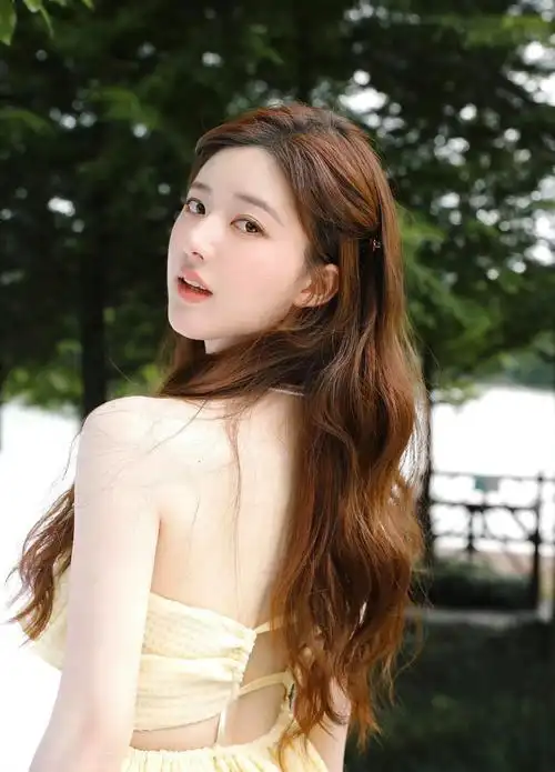 女明星赵露思写真集:秀丽清纯,巧笑倩兮