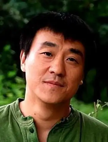 演员何冰:为何结婚几十年0绯闻?看看妻子是谁就知道原因了