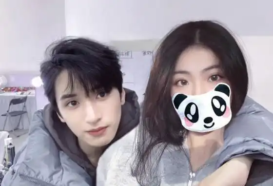 严浩翔是时代少年团的rapper担当,气质越来越a,女友粉与日俱增,都想与