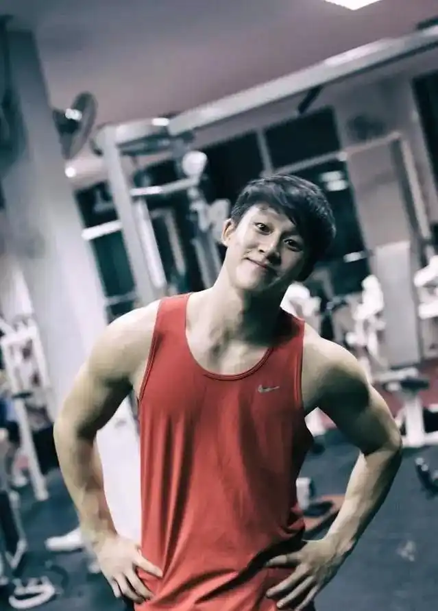 人鱼线肌肉帅哥颜值高身材棒运动直男!