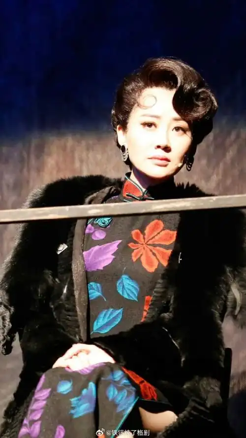 谁还没看过许晴话剧《如梦之梦》顾香兰旗袍造型谁能看得出岁月的痕迹