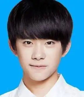 热巴:我20岁证件照,刘亦菲:我22岁证件照,景甜:麻烦让让!