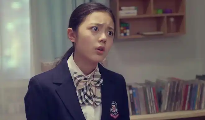 体育老师》中马莉一角就直接让赵今麦一站封神了,并且为她和张嘉益的"