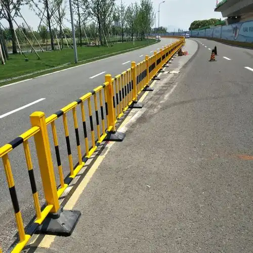 金路护栏厂家直销南京玄武区步行街广场现货道路护栏锌钢市政道路护栏