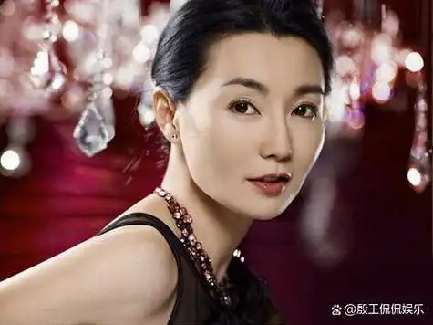 张曼玉,这位华语影坛的璀璨明星,于1964年9月20日在中国香港这个繁华