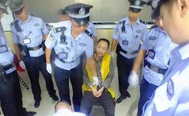 为啥死刑犯被"行刑"时,还要自己花钱"买子弹"?原因很简单