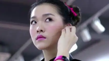 麻辣变形计:粉红豹安装感应器,想和热巴谈谈,却被冷漠拒绝