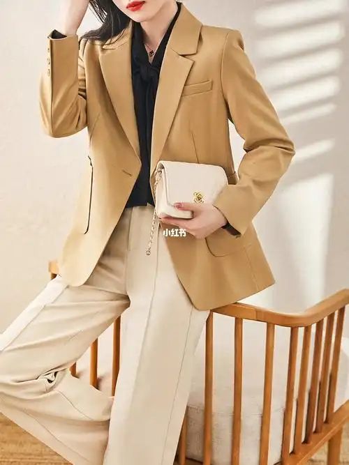 高时装感双色短款西装女时尚显瘦小个子外套
