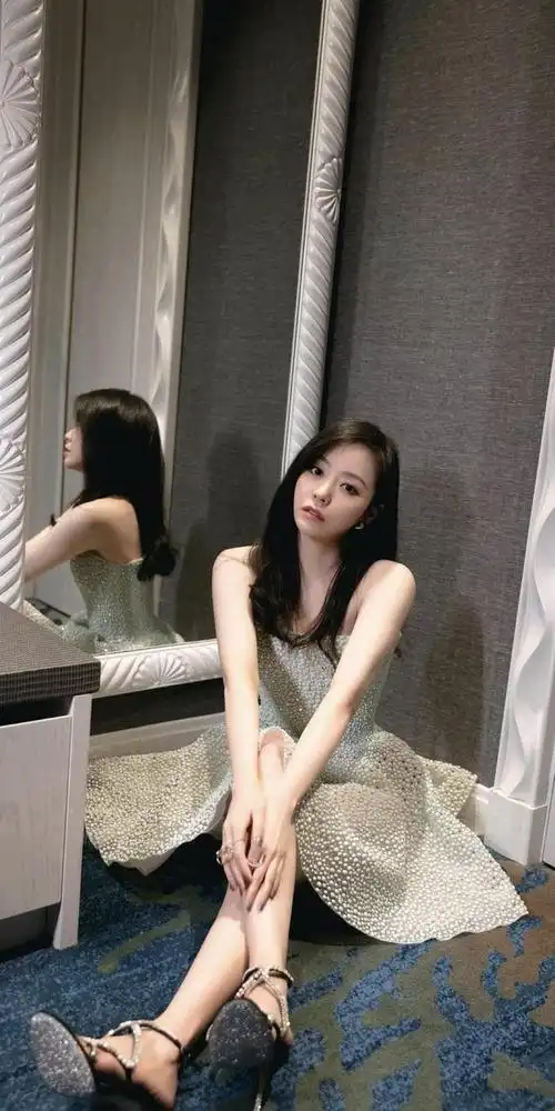 张靓颖身高162cm,体重45kg,除了在音乐领域获得成功,她也涉足演艺和