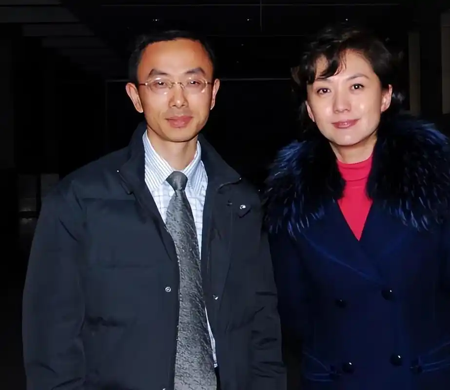 回顾央视主持人海霞亮:老公是"大名鼎鼎"的罗永章,女儿比妈还美