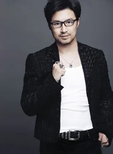 汪峰再登湖南卫视跨年 摇滚硬汉展现暖男柔情