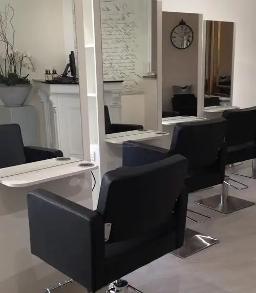 现代小理发店最新室内装修图