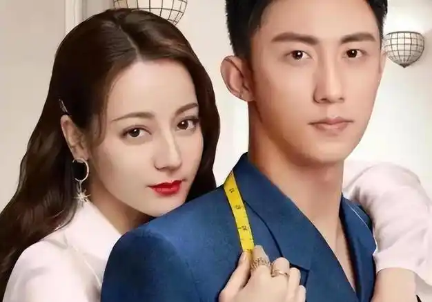 迪丽热巴黄景瑜恋情又添新证据自拍照出现同款背景后援站停更