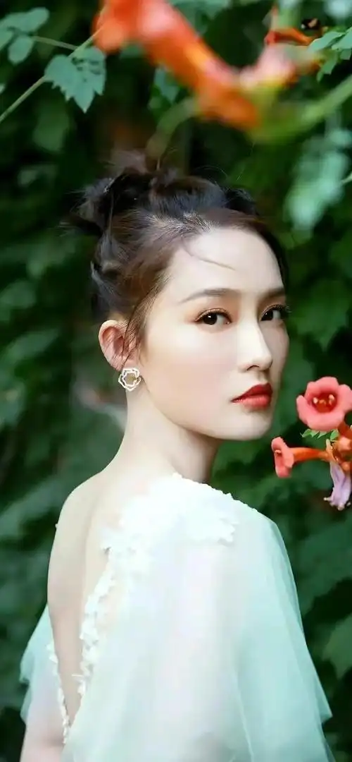 来看看宝藏女孩李沁的壁纸,天生丽质人淡如菊
