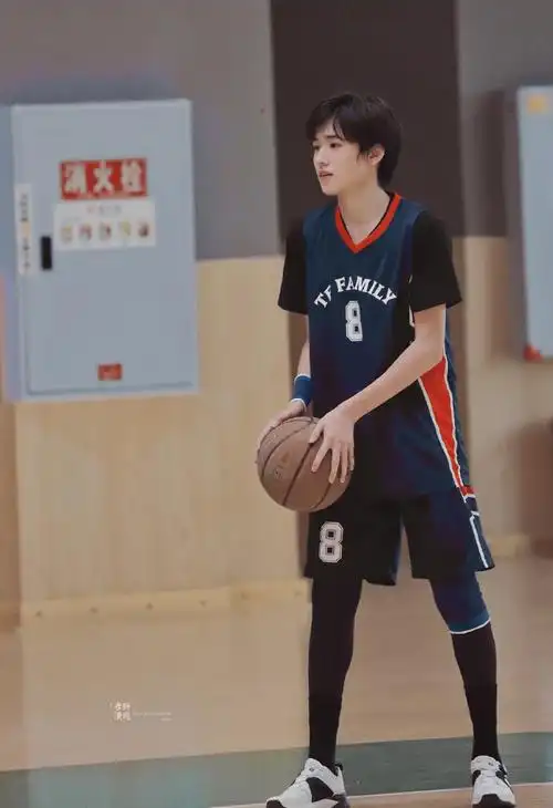 人间腿精图鉴#那必须有宋亚轩!