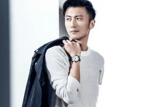 谢霆锋,这位16岁便出道的明星,凭借帅气的外表和过人的才华,18岁担纲