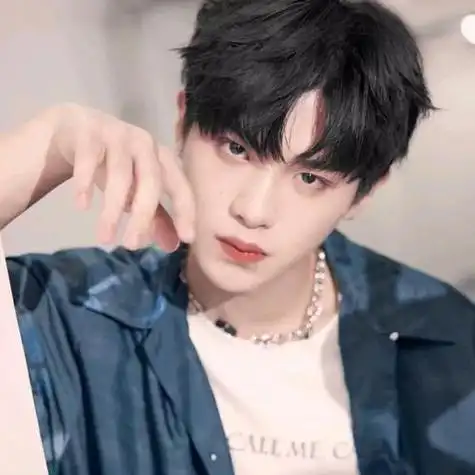 黄明昊头像可爱 justin黄明昊头像帅气图片