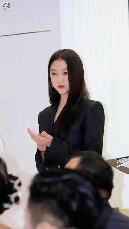 关晓彤女霸总回国##蔻依香氛代言人关晓彤