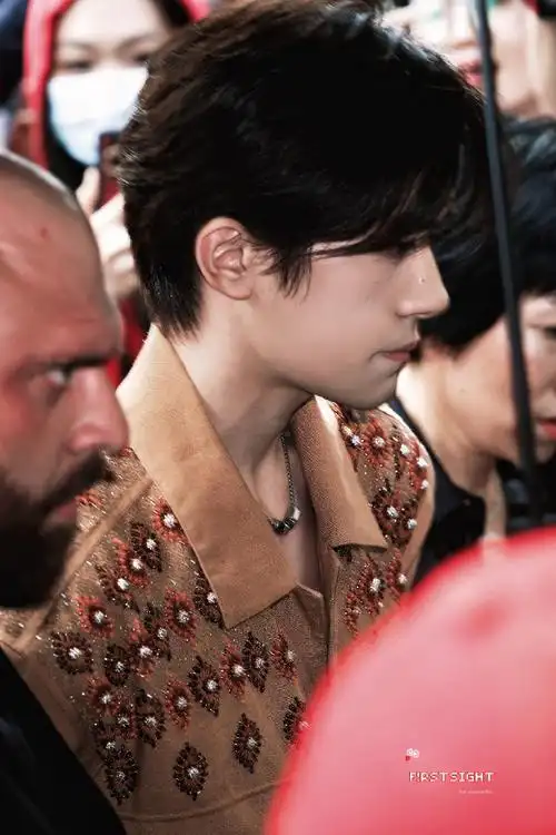 易烊千玺 米兰时装周##外媒镜头下的易烊千玺生图