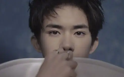 易烊千玺十七岁生日写真帅气图片壁纸