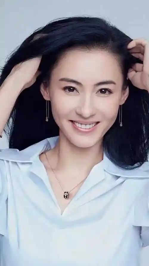 张柏芝长子发文呼唤父爱,谢霆锋沉默引热议