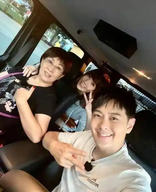 林志颖带妈妈与妻子出游!