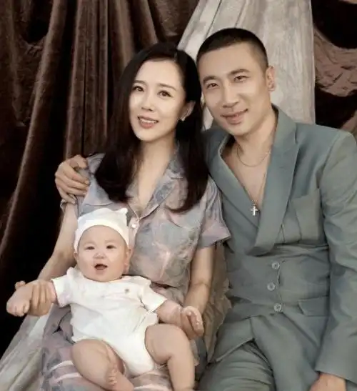 不炒作无绯闻,44岁为小丈夫生子,她活得干净美丽|何琳|陈坤|黄晓明|郭