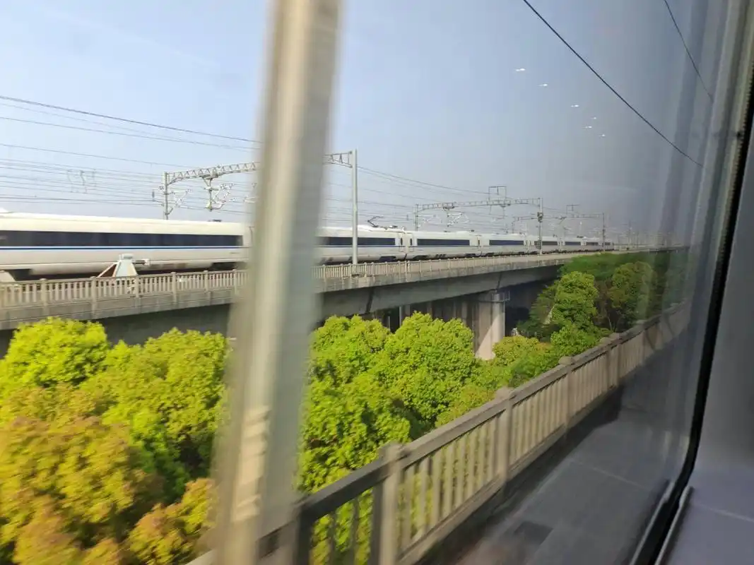 坐高铁被窗外的中国基建所惊艳#每次坐高铁我都喜欢拍一下窗外的旧