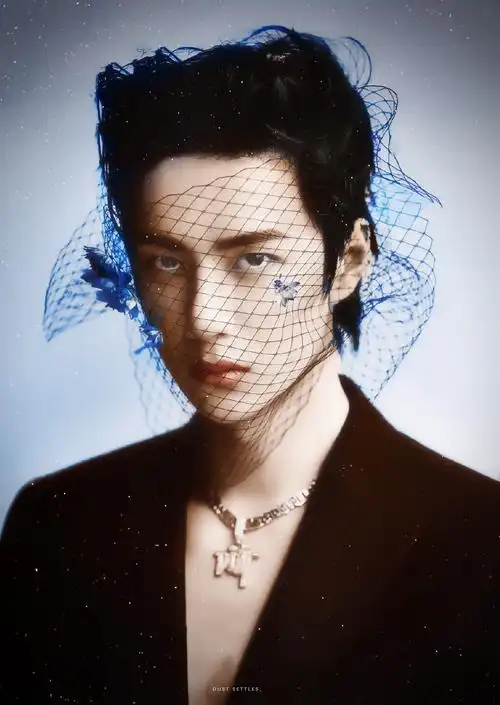 嘉人杂志图 修图「 蝴蝶」 @uniq-王一博 cr:logo