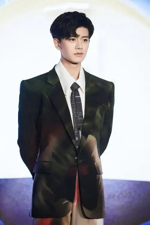 任嘉伦好帅__财经头条