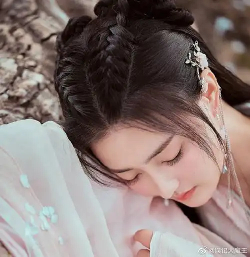 徐璐月歌行仙侠造型##徐璐月歌行柳梢剧照##月歌行