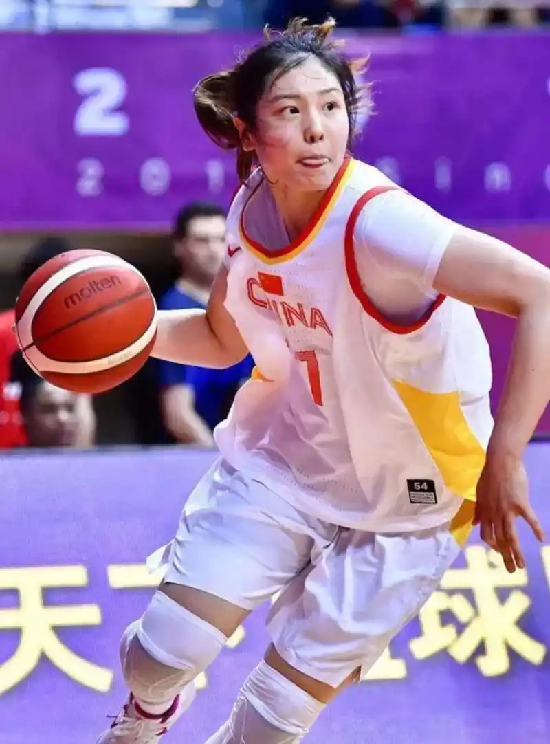 张如是打3号位的,她的特点是速度惊人.