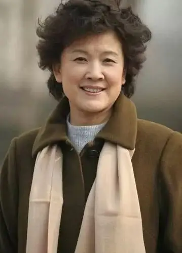 她是80年代主旋律演员,为拍戏流产后终身不孕,67岁近照曝光!