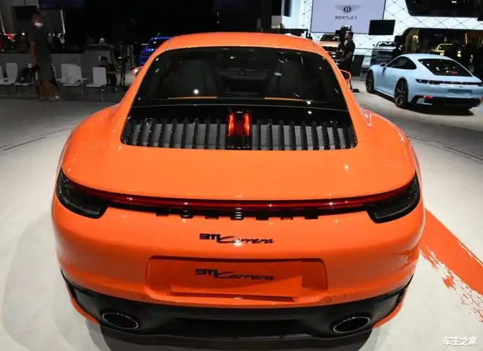 保时捷911外观极具个性 高性能跑车风驰电掣