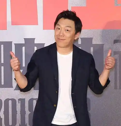 黄渤的故事:对张艺兴超级好,和刘亦菲是同学,与妻子恩爱无绯闻