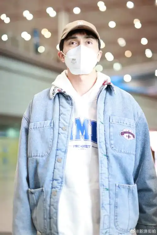 高伟光超话#街拍时刻#2023/1/8@深情的高伟光最新机场街拍