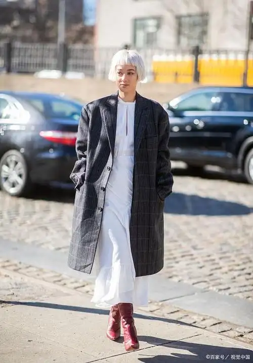 高级奶奶灰休闲穿搭