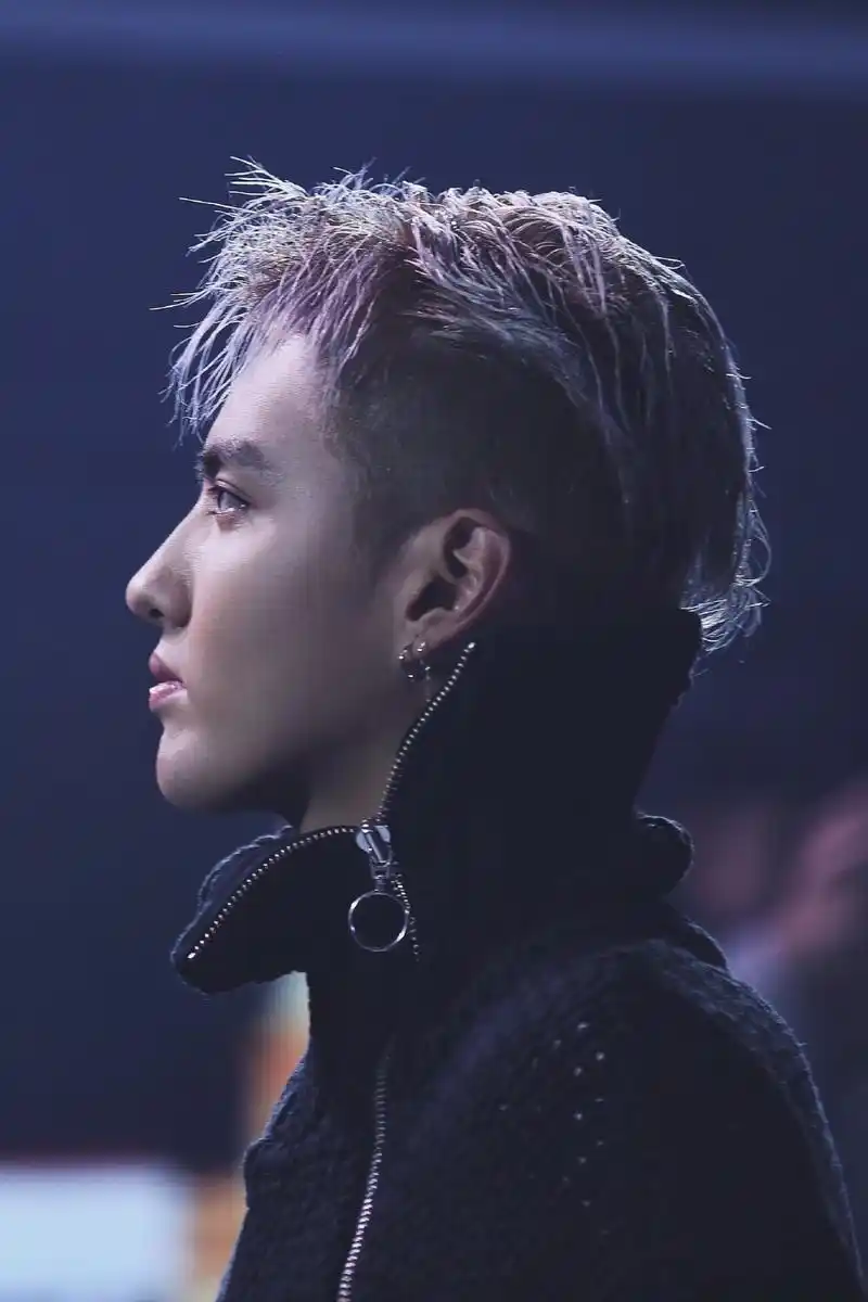 [吴亦凡] 品品吴亦凡的五官艺术:名品鼻精致立体上演侧颜杀