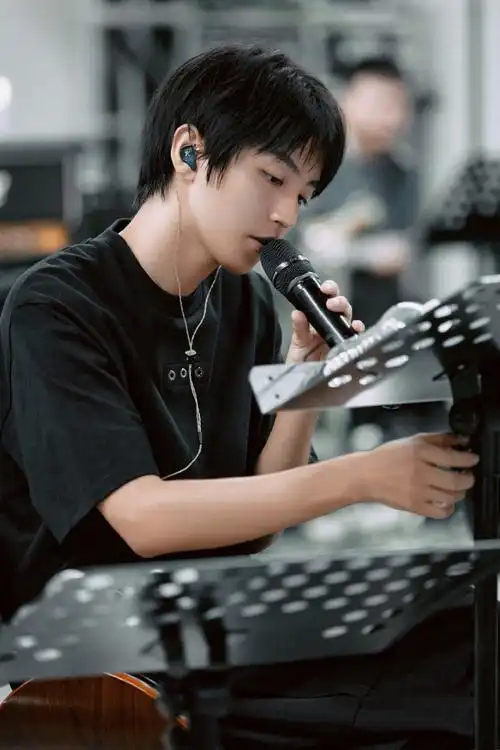 王俊凯彩排花絮照