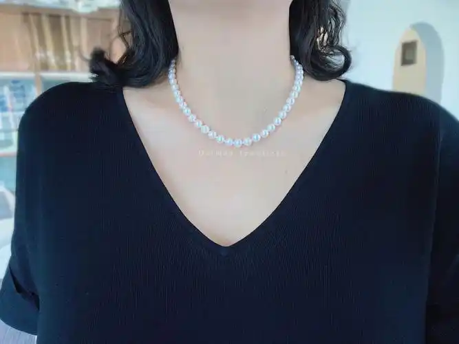 珍珠项链这样穿搭