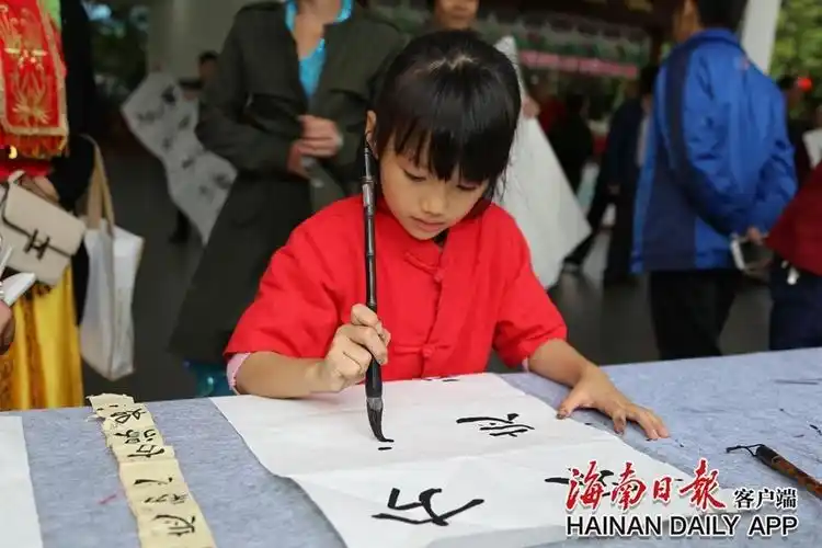 万宁溪边书屋墨香浸润少年郎