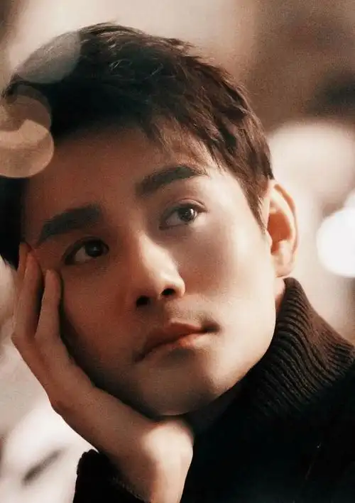 王凯自拍照开美颜,美颜相机下的凯凯王也太萌了吧!